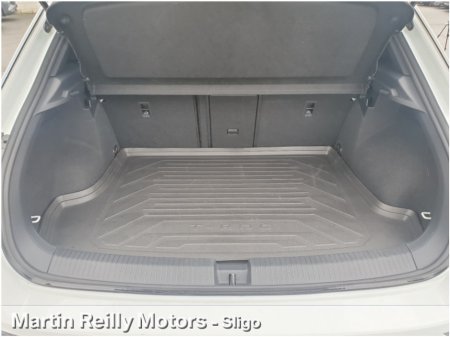 2022 Volkswagen T-Roc R-LINE 1.5 TSI AUTO €30,445 thumbnail