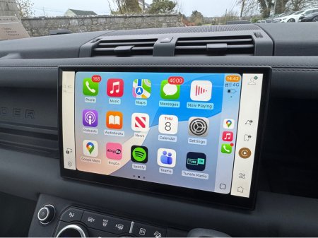 2025 Land Rover Defender P300e X-DYNAMIC SE URBAN SPEC PHEV AUTO €109,950 thumbnail