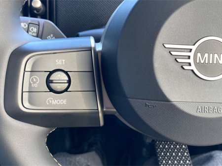 2025 MINI Hatch COOPER Cooper Classic Auto €39,950 thumbnail