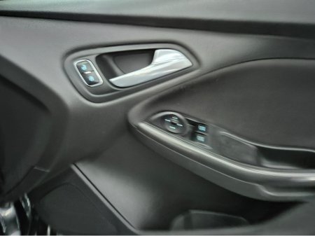 2017 Ford Focus 1.5 TDCI ST-LINE 120PS 5 5DR €12,950 thumbnail