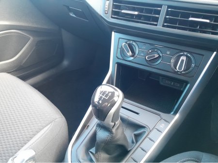 2022 Volkswagen Polo LIFE 1.0 TSI 95BHP MANUAL 5SPEED 5DR €18,400 thumbnail