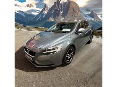 2019 Volvo V40 D3 (150hp) Momentum Edition Geartronic €15,888 thumbnail