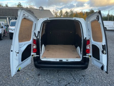 2022 Peugeot Partner  €11,250