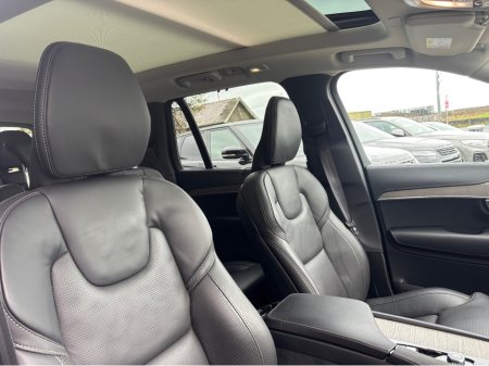 2023 Volvo XC90 RECHARGE T8 ULTIMATE DARK AWD €67,900 thumbnail