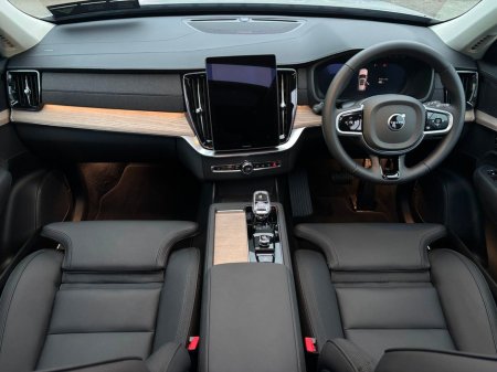 2025 Volvo XC90 T8 PLUS OPEN PAN ROOF €79,995