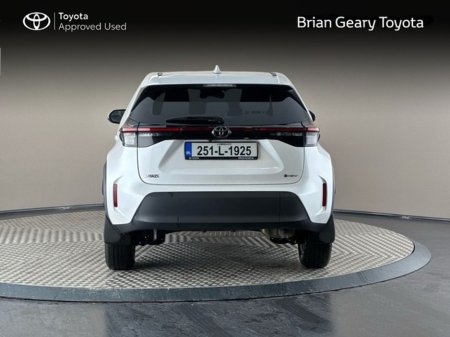 2025 Toyota Yaris Cross Luna Hybrid *Pearl White* €30,950