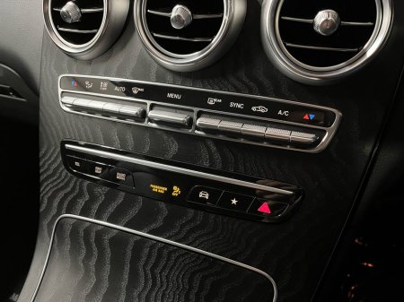 2022 Mercedes-Benz GLC Class 220d 4Matic - Reversing Camera - Climate Control - Heated Seats - Auto Lights/Wipers - €55,950 or €56,900 with Supagard Vehicle Protection & GAP Insurance €53,950 thumbnail