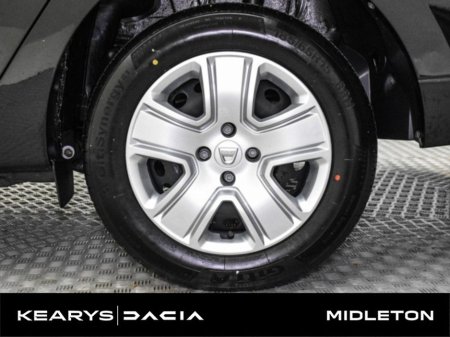 2021 Dacia Logan Signature Blue dCi 95 MY18 €13,990 thumbnail