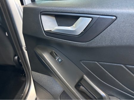 2025 Ford Focus TITANIUM 5DR 1.0T 125 MHE €27,499 thumbnail