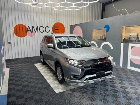 2020 Mitsubishi Outlander 2020 MITSUBISHI OUTLANDER PHEV LIMITED EDITION 2.4L HYBRID / 33K KMS / HEATED SEATS, REVERSE CAMERA & MORE €24,950