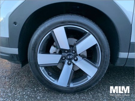 2024 Hyundai Santa Fe PHEV Premium 1.6 €54,995 thumbnail