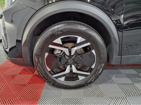 2024 Peugeot 2008 EV GT (50KWH BATTERY) AUTOMATIC **ONE OWNER / TOP SPEC / APPLE CARPLAY / CRUISE CONTROL / HALF LEATHER / KEYLESS ENTRY / REVERSE CAMERA / WIRELESS PHONE CHARGING / PEUGEOT WARRANTY 03|2027** €25,900 thumbnail