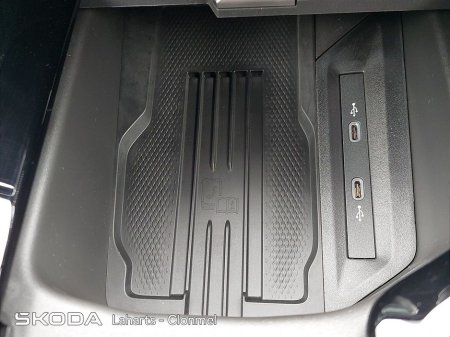 2025 Skoda Superb COMBI SPORT 2.0TDI 150HP DSG €55,950 thumbnail