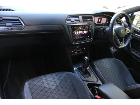 2023 Volkswagen Tiguan Allspace 2.0 TDI 150HP R-Line DSG €49,950 thumbnail