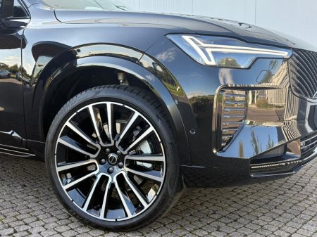 2025 Volvo XC90 T8 ULTRA DARK AWD thumbnail