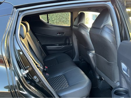 2023 Toyota C-HR SOL HYBRID AUTOMATIC 1.8 PETROL //LOW MILES//HIGH SPEC//HALF LEATHER HEATED SEATS//360 PARKING CAMERAS//KEYLESS ENTRY// €29,950 thumbnail