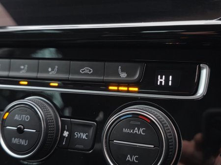 2018 Volkswagen Golf 1.0 TSI 115HP R-Line €18,999 thumbnail