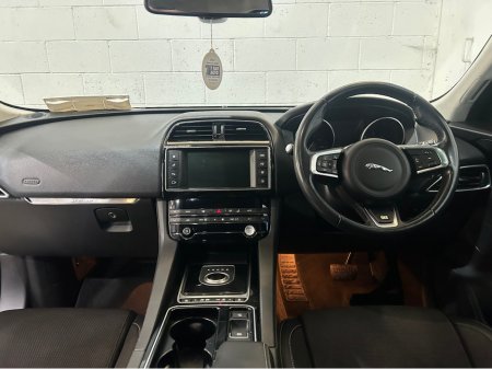 2018 Jaguar F-Pace 2.0 D R-SPORT PAN ROOF AUTO AWD €25,750 thumbnail