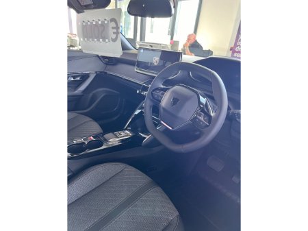 2025 Peugeot 2008 Electric 156bhp (54 kWh) Allure €36,100