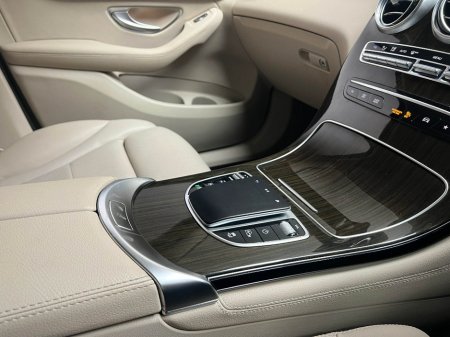 2020 Mercedes-Benz GLC Class GLC 220D 4MATIC AUTO €34,990 thumbnail