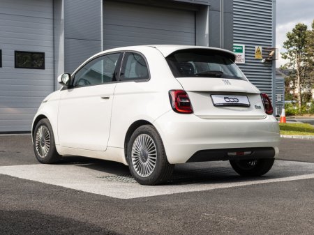 2023 Fiat 500e  €18,950