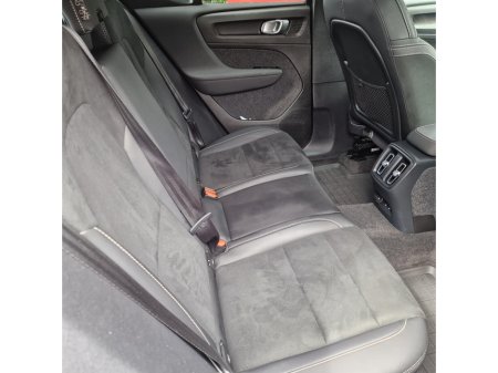 2023 Volvo XC40  €34,950 thumbnail