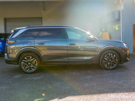 2025 Peugeot 5008 2025 Peugeot 5008 1.2 MHEV 145bhp E-DCS6 Allure €46,950 thumbnail