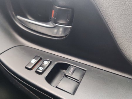 2015 Toyota Yaris 1.0 VVT-i 3Dr Luna €10,950 thumbnail