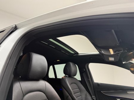 2023 Mercedes-Benz EQC 400 AMG LINE PREMIUM 4MATIC €39,990 thumbnail