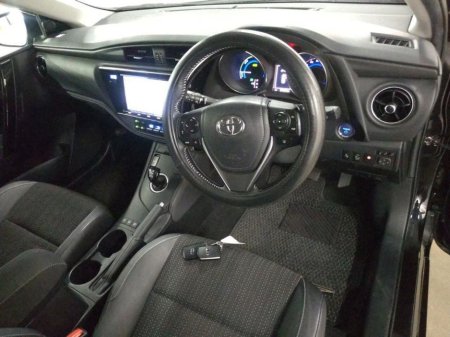 2018 Toyota Auris STANDARD - HYBRID - BLACK HALF LEATHER - FACTORY ALLOYS - REVERSE CAMERA €16,950