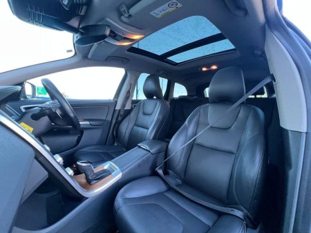 2017 Volvo XC60 D4 CLASSIC 2.0 D // OPENING PAN ROOF // LEATHER HEATED SEATS // REVERSE CAMERA €21,900