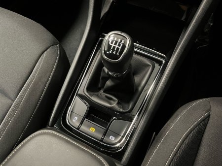 2025 Skoda Karoq Selection 2.0TDI 115BHP - Reversing Camera - Climate Control - Cruise Control - Auto Lights/Wipers - Apple CarPlay/Android Auto €36,950 thumbnail