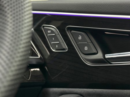 2025 Audi Q7 55 TFSI E S LINE BLACK ED QUATTRO €97,990 thumbnail