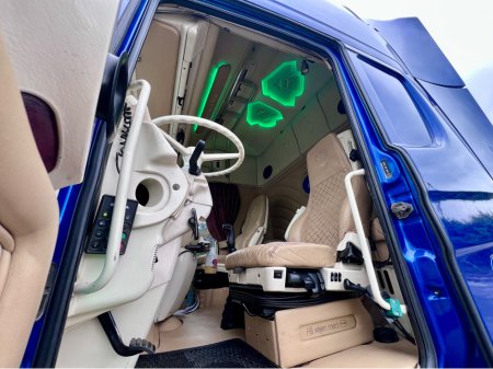 2005 Scania 94D 310hp 164 480 LEFT HAND DRIVE 2DR R164 LA 4X2 NAV thumbnail