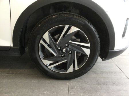 2022 Hyundai Bayon EXECUTIVE ** BLACK ROOF ** €20,950 thumbnail