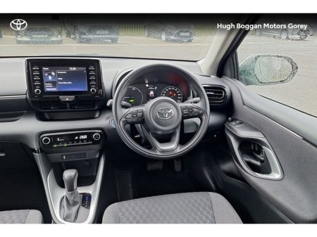 2025 Toyota Yaris YARIS HYBRID 1.5 LUNA thumbnail