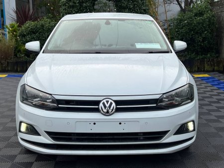 2019 Volkswagen Polo COMFORTLINE 1.0 TSI // FULL SERVICE HISTORY // DIAMOND CUT ALLOYS // APPLE CARPLAY/ANDROID AUTO €15,900 thumbnail