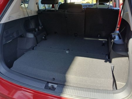 2024 Volkswagen Tiguan Allspace ELEGANCE 2.0TDI DSG 150HP €52,950 thumbnail