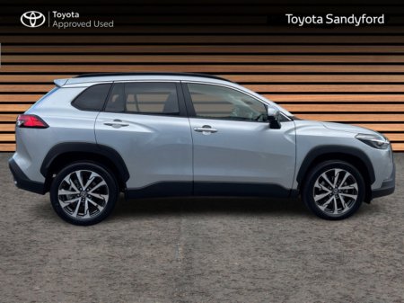 2025 Toyota Corolla Cross 1.8 HYBRID SPORT // REAR CAMERA // APPLE CARPLAY/ANDROID AUTO // AIR CON // FULL WARRANTY €38,445