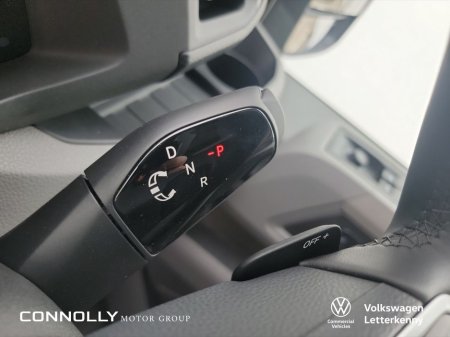 2025 Volkswagen Crafter CR35 Panel van Highline MWB 177 HP 2.0 TDI 8sp Automatic FWD €43,862 thumbnail