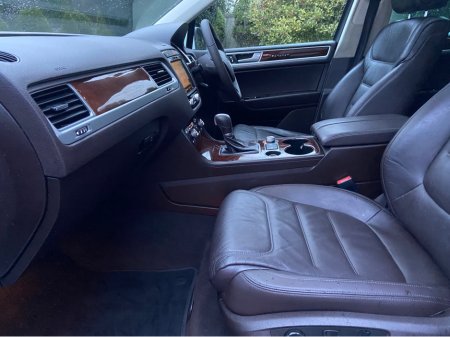 2016 Volkswagen Touareg CV 3.0 TDI 262BHP V6 5DR AUTO 5 SEATER COMMERCIAL**//**ELECTRIC TOWBAR**//**€333 ROAD TAX**//**FULL LEATHER**//**PANAROMIC ROOF**//**DOE 09 2026**//**PEARL WHITE**//**HEATED SEATS! €19,995 thumbnail