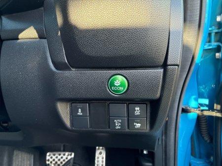 2015 Honda Fit 1.5L Petrol Hybrid Automatic thumbnail