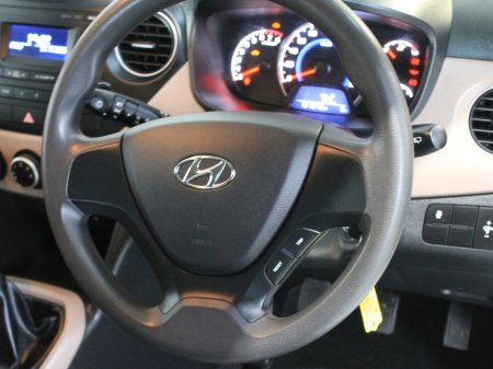 2017 Hyundai i10 Classic 4DR €8,250 thumbnail