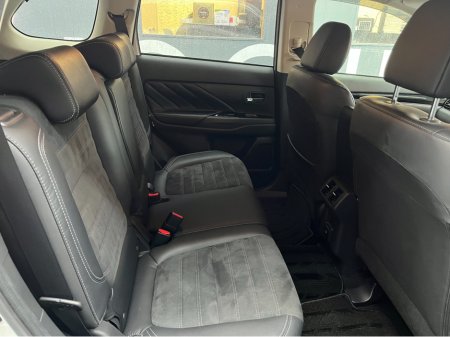 2019 Mitsubishi Outlander €22950! 2019 MITSUBISHI OUTLANDER PHEV LIMITED EDITION 4WD 2.4 AUTOMATIC / CRUISE CONTROL / REVERSE CAMERA / ELECTRIC HEATED SEATS / HEATED STEERING WHEEL €22,950 thumbnail