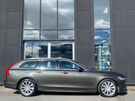 2020 Volvo V90 2.0 D4 Momentum Plus Auto 190bhp €31,900