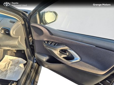 2025 Toyota Yaris 1.5 HYBRID 5DR LUNA*DEMO MODEL* €27,950 thumbnail