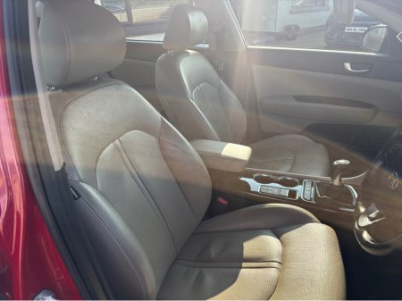 2017 Kia Optima PLATINUM 7 5DR 4DR €10,950 thumbnail