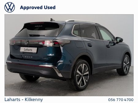 2025 Volkswagen Tiguan 3 ELEGANCE 1.5TSI 204HP DSG PHEV €54,950 thumbnail