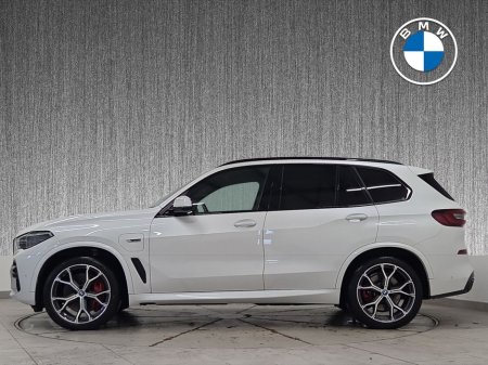 2022 BMW X5 xDrive45e M Sport €67,995