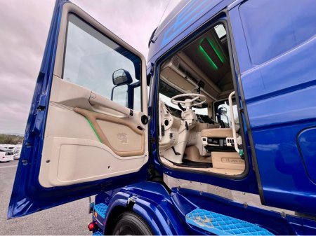 2005 Scania 94D 310hp 164 480 LEFT HAND DRIVE 2DR R164 LA 4X2 NAV thumbnail